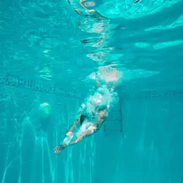 ¿Es más difícil nadar en aguas profundas? (Resuelto) ¿Es más difícil nadar en aguas profundas? (Resuelto)